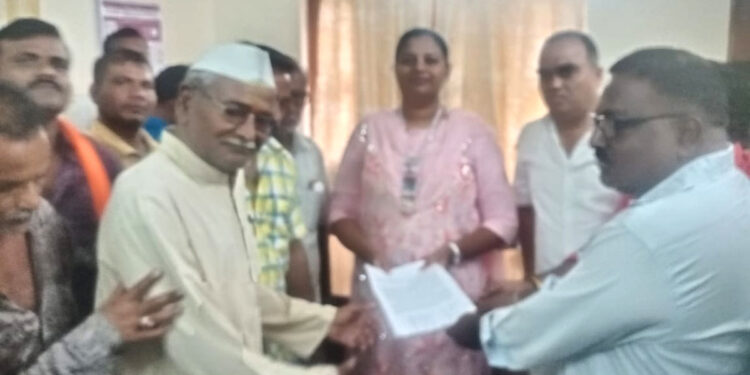 नंदुरबार ते पंढरपूर रेल्वे सुरू करण्याची खा डॉ हिना गावित यांच्याकडे निवेदनाद्वारे मागणी