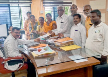 धनगर समाजाला एसटी आरक्षण मिळावे, युवाशक्ती अहिल्या सेनेचे जिल्हाधिकाऱ्यांना निवेदन