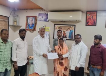 माजी आ.चंद्रकांत रघुवंशी यांच्या पाठपुराव्यातून मयत शेतकऱ्याचा कुटुंबास २ लाखाचे सानुग्रह अनुदान