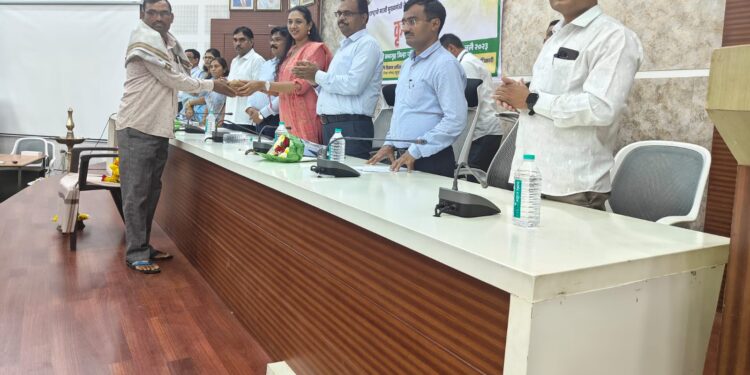 नंदूरबार येथे कृषि दिनानिमित्त शेतकऱ्यांचा सत्कार