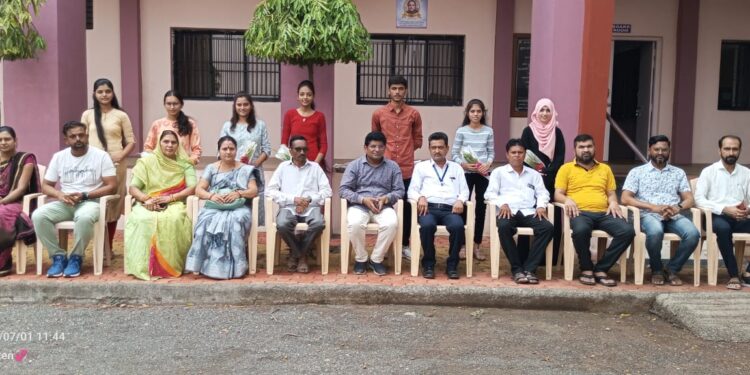 पूज्य साने गुरुजी विद्या प्रसारक मंडळाच्या औषधनिर्माणशास्त्र महाविद्यालयातील विद्यार्थ्यांची  यशाची परंपरा कायम