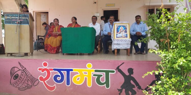 भालेर येथे विद्यार्थ्यांनी गुरुजनांचा असा व्यक्त केला आदर