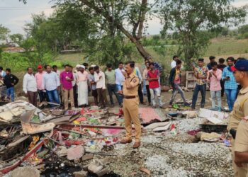 धुळे-पळासनेर येथील अपघाताबद्दल मुख्यमंत्री एकनाथ शिंदे यांच्याकडून शोक व्यक्त; मृतांच्या नातेवाईकांना ५ लाखांची मदत