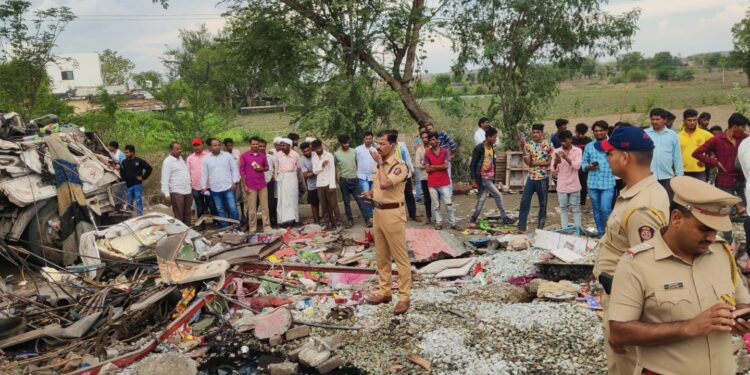 धुळे-पळासनेर येथील अपघाताबद्दल मुख्यमंत्री एकनाथ शिंदे यांच्याकडून शोक व्यक्त; मृतांच्या नातेवाईकांना ५ लाखांची मदत