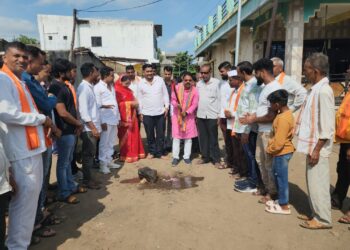 अक्कलकुवा शहरात आ.आमश्या पाडवी यांच्या हस्ते पेव्हर ब्लॉक बसविण्याच्या कामांचा शुभारंभ