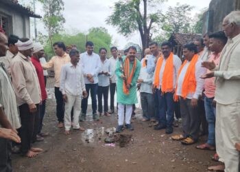 अक्कलकुवा तालुक्यातील विविध गावात आ. आमश्या पाडवी यांच्या प्रयत्नातून पाच कोटींच्या कामांचा शुभारंभ