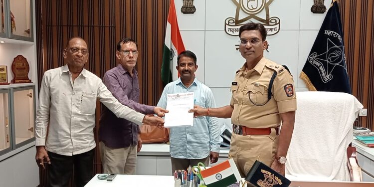 उघड्यावरील मांसविक्री आणि चिकन- मटणाचा लॉऱ्या तात्काळ बंद न केल्यास उपोषणाचा इशारा