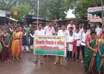 भालेर येथील शिवदर्शन विद्यालयाच्या वृक्षदिंडीने वेधले लक्ष