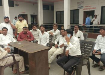 सरपंचांनी पंचायत समितीच्या डोममध्ये थाटले कार्यालय 