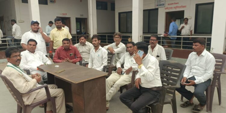 सरपंचांनी पंचायत समितीच्या डोममध्ये थाटले कार्यालय
