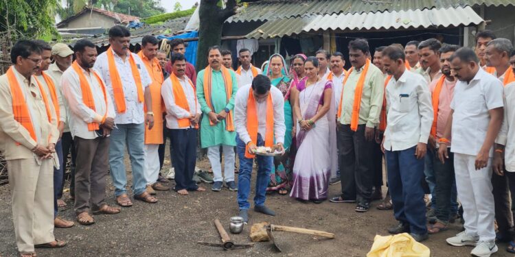 पोरांबी येथे पेव्हर ब्लॉक कामांचा जि.प. सभापती शंकर पाडवी यांच्या हस्ते भूमिपूजन