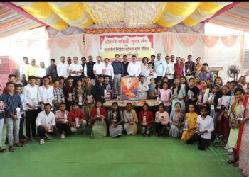 टोकरे कोळी युवा मंच तर्फे विविध क्षेत्रातील मान्यवरांचा सत्कार