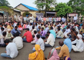 घरकुल घोटाळ्याची चौकशी आ.आमश्या पाडवी यांचा चार तास रास्तारोको