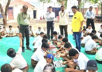 डी.आर. हायस्कूलमध्ये मध्ये आंतरराष्ट्रीय बुद्धिबळ दिवस साजरा