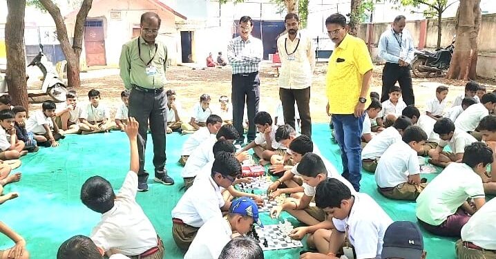 डी.आर. हायस्कूलमध्ये मध्ये आंतरराष्ट्रीय बुद्धिबळ दिवस साजरा