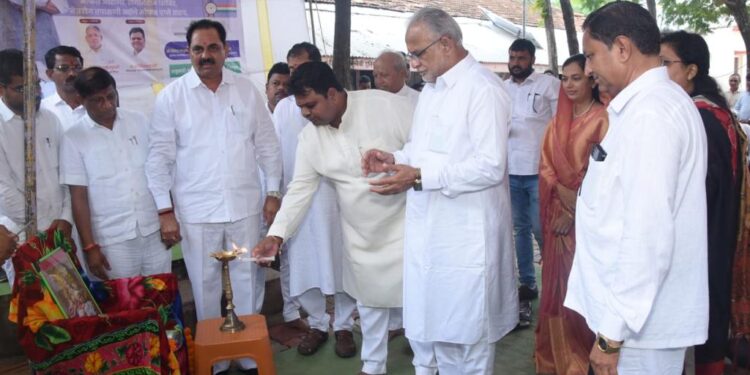 शनिमांडळ येथे राष्ट्रवादीतर्फे आयोजित आरोग्य शिबिराचे पुनर्वसन मंत्री अनिल पाटील यांच्या हस्ते उद्घाटन