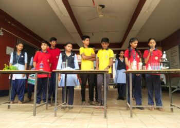 एस.ए.मिशन हायस्कूल येथे विद्यार्थ्यांनी सादर केले विज्ञानातील गंमती-जमती