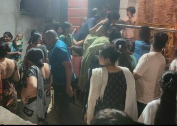 पिंपळेश्वर महादेव मंदिरातील पिंडीवर भोलेनाथ अवतरल्याची चर्चा, शंकर दर्शनासाठी भाविकांची गर्दी