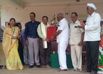 भालेर येथील कन्या विद्यालयात विभागीय सहसंचालकांचा निरोप