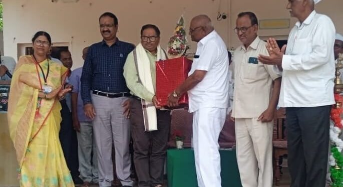 भालेर येथील कन्या विद्यालयात विभागीय सहसंचालकांचा निरोप