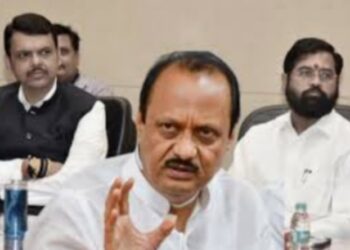 ब्रेकिंग न्यूज : विरोधी पक्षनेते अजित पवार यांनी घेतली उपमुख्यमंत्रीपदाची शपथ, छगन भुजबळ यांचाही शपथविधी