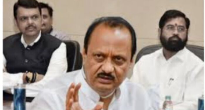 ब्रेकिंग न्यूज : विरोधी पक्षनेते अजित पवार यांनी घेतली उपमुख्यमंत्रीपदाची शपथ, छगन भुजबळ यांचाही शपथविधी