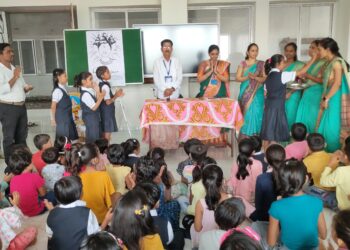 एम के डी इंग्लिश मीडियम स्कूल मध्ये गुरुपौर्णिमा उत्साहात साजरी