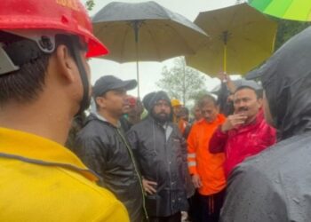 इर्शाळवाडी येथे ठोकला दिवसभर तळ