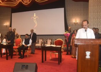 अजित पवार यांनी उपमुख्यमंत्रिपदाची, तर आठ जणांनी घेतली मंत्रिपदाची शपथ