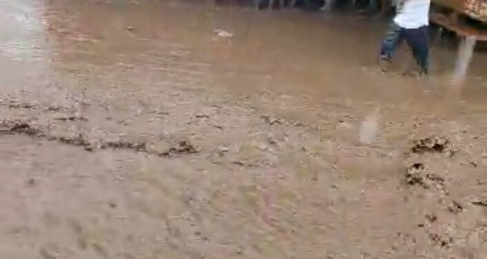 मुसळधार पावसामुळे काही गावांचा संपर्क तुटला