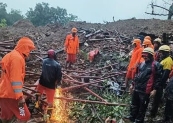 इर्शाळवाडी येथे दरड कोसळल्याची दुर्दैवी घटना, 5 जणांचा मृत्यू