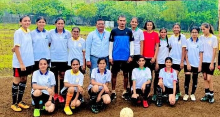 चावरा स्कूलच्या मुलींच्या संघाचे सुब्रतो मुखर्जी फुटबॉल स्पर्धेत यश