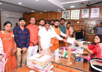 नंदूरबार शहरातील वादग्रस्त फलक तत्काळ काढा, भाजपाची जिल्हाधिकाऱ्यांकडे मागणी