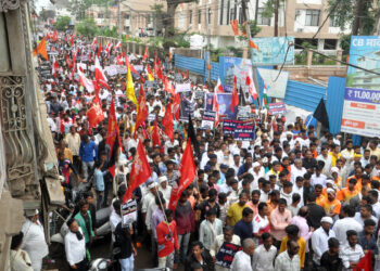 नंदुरबार येथे समस्त आदिवासी समुदायाचा जन आक्रोश मोर्चा