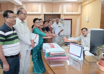 महिला अल्प बचत एजंटांना अस्लास कार्डाचा पुरवठा करण्याची मागणी, जिल्हाधिकाऱ्यांना दिले निवेदन
