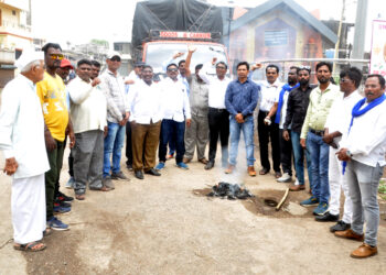 नंदूरबार येथे विविध संघटनांतर्फे भिडे गुरुजींचा पुतळ्याचे दहन 