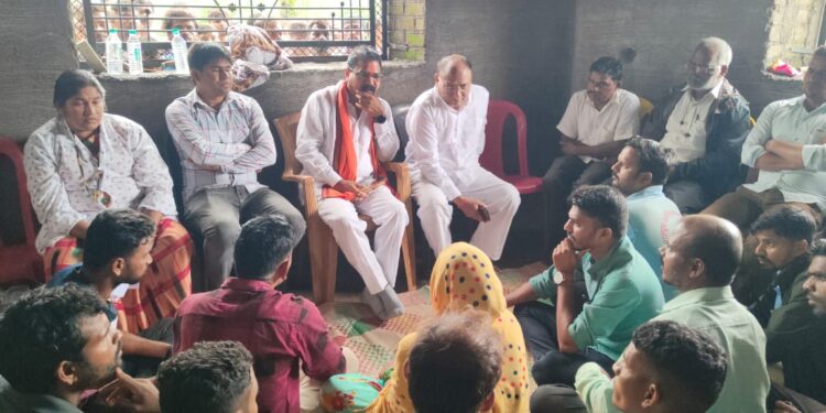 आ.आमश्या पाडवी यांनी घेतली पीडितेच्या कुटुंबियांची भेट