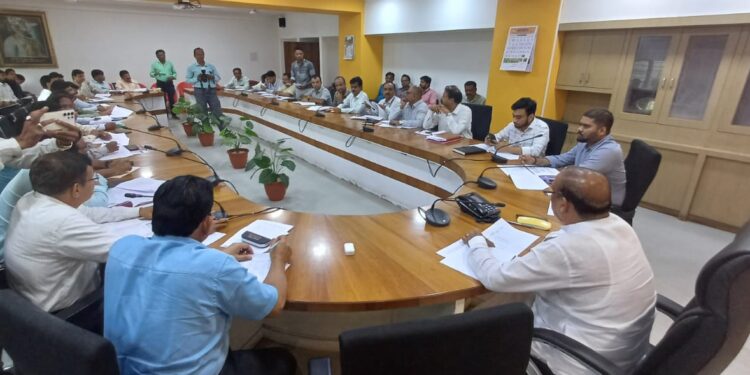 टंचाईची परिस्थिती निर्माण झाल्यास पेयजलास सर्वोच्च प्राधान्य : पालकमंत्री डॉ. विजयकुमार गावित