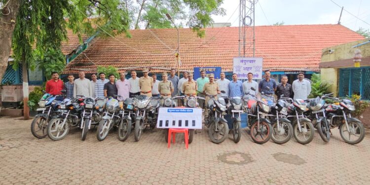 चोरीस गेलेल्या १५ मोटारसायकल व ६ मोबाईल हस्तगत, दोघांना अटक ; नंदुरबार शहर पोलीस ठाण्याची कारवाई