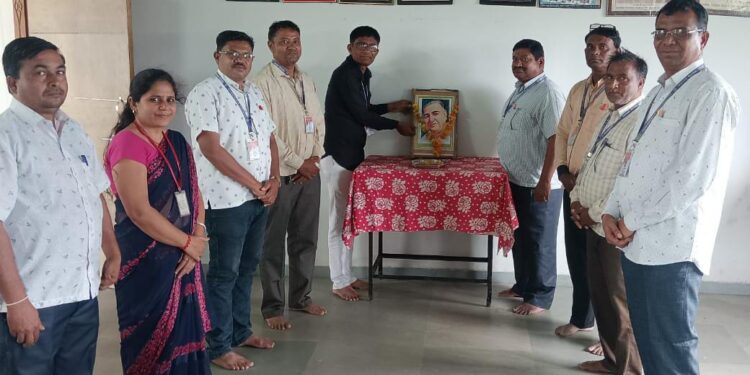 शेजवा येथे क्रांतिसिंह नाना पाटील यांना अभिवादन