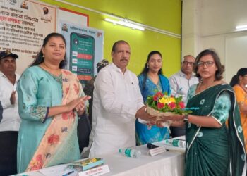 विभाग म्हणजे जनता आणि शासन यांच्यात संतुलन राखणारा कणा : पालकमंत्री डॉ. विजयकुमार गावित