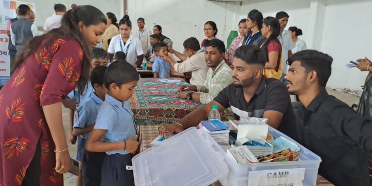 रोटरी क्लब ऑफ नंदनगरीतर्फे ४०० विद्यार्थ्यांची आरोग्य तपासणी
