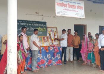 शेजवा येथील माध्यमिक विद्यालयातजागतिक आदिवासी दिवस व क्रांती दिवस साजरा 