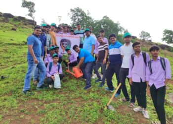 एस.ए.मिशन हायस्कूल येथील विद्यार्थ्यांनी लुटला ट्रेकिंगचा आनंद