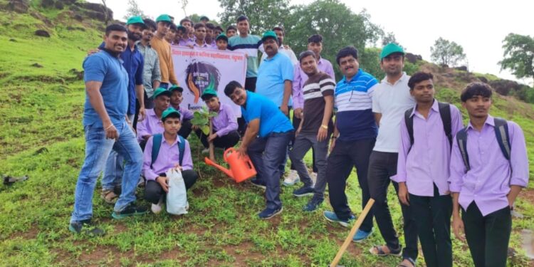 एस.ए.मिशन हायस्कूल येथील विद्यार्थ्यांनी लुटला ट्रेकिंगचा आनंद