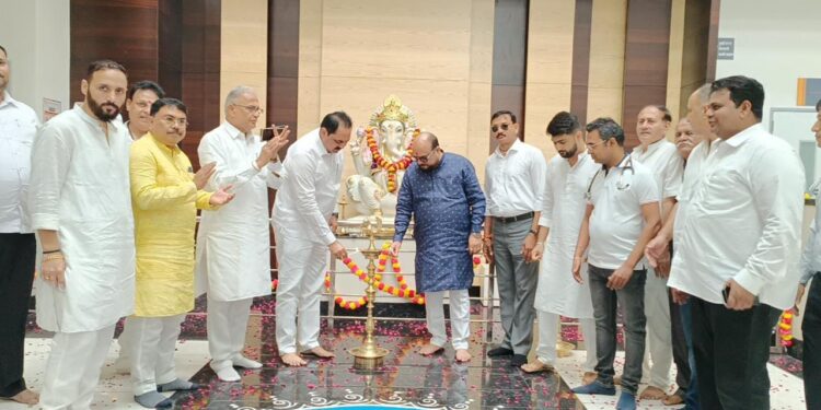 लोकनेते स्व.बटेसिंहभैय्या रघुवंशी यांच्या जयंती निमित्त आयोजित आरोग्य शिबिरात हजारांवर रुग्णांची तपासणी