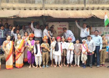 डी.आर.हायस्कूलमध्ये स्वातंत्र्य सेनानी व माजी सैनिकांचा सन्मान