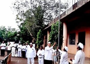 सर्वोदय विद्यालयात ध्वजारोहण उत्साहात