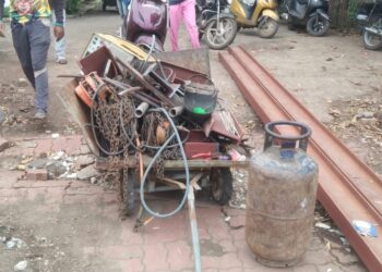 धक्कादायक: नंदूरबार येथे भरधाव रेल्वेने गॅस सिलेंडरची ट्रॉली उडविली