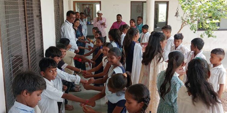 बाळासाहेब ठाकरे विद्यालयात रक्षाबंधन उत्साहात